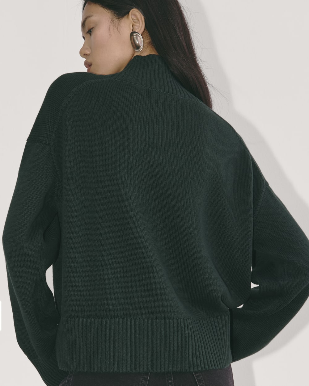 The Boxy Turtleneck in Everyday Cotton in Scarab — detail view