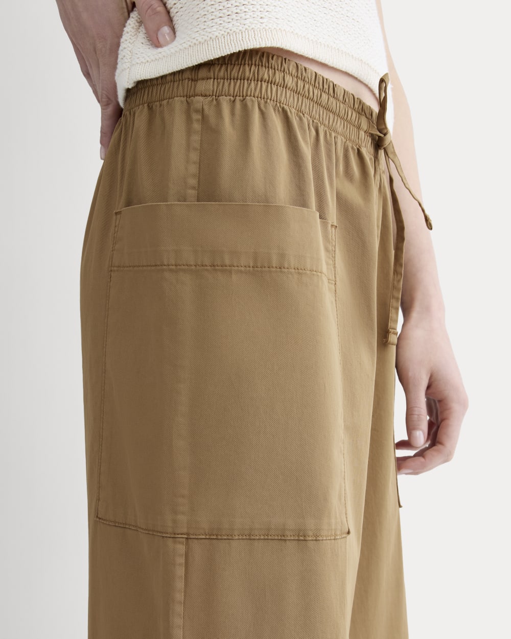 The Easy Cargo Pant in Tiger's Eye — detail view