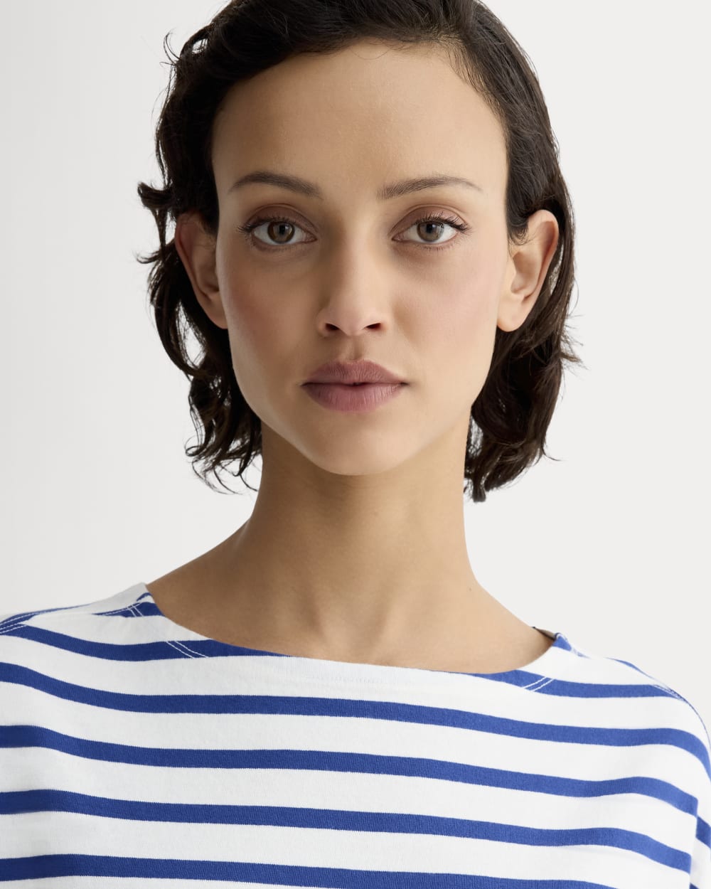 The Mariner Tee in Bone / Mazarine Blue — detail view