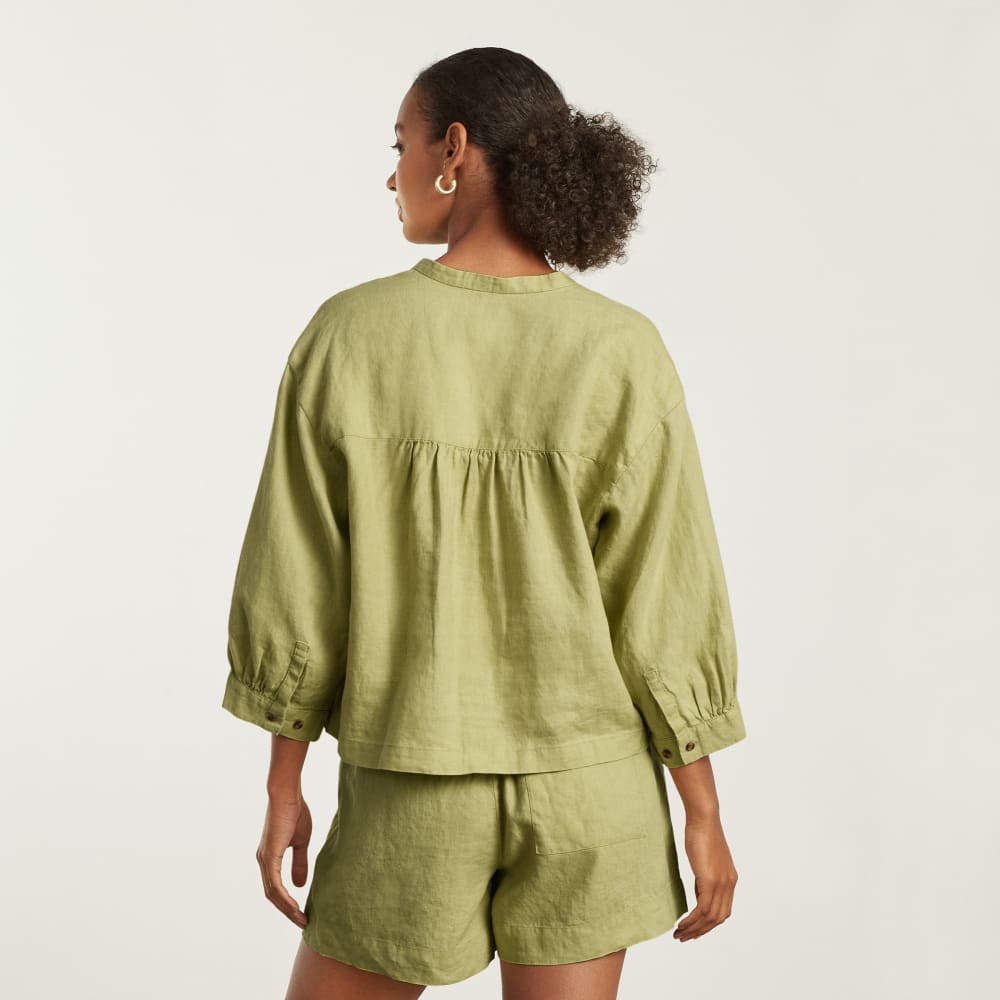 The Linen Billow Blouse in Leek — detail view