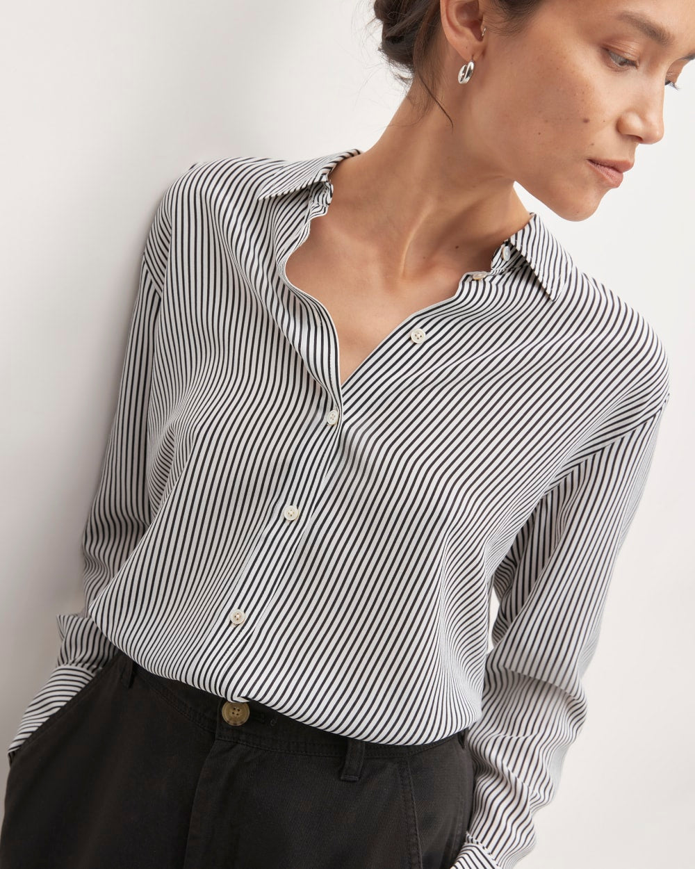 The Must-Have Shirt in Washable Silk in Black / White — detail view
