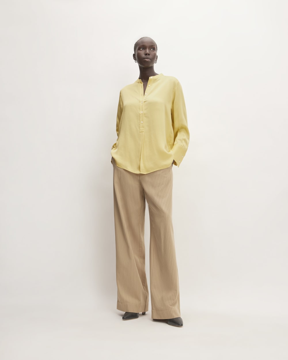 The Hammered Satin Popover Shirt in Raffia — detail view