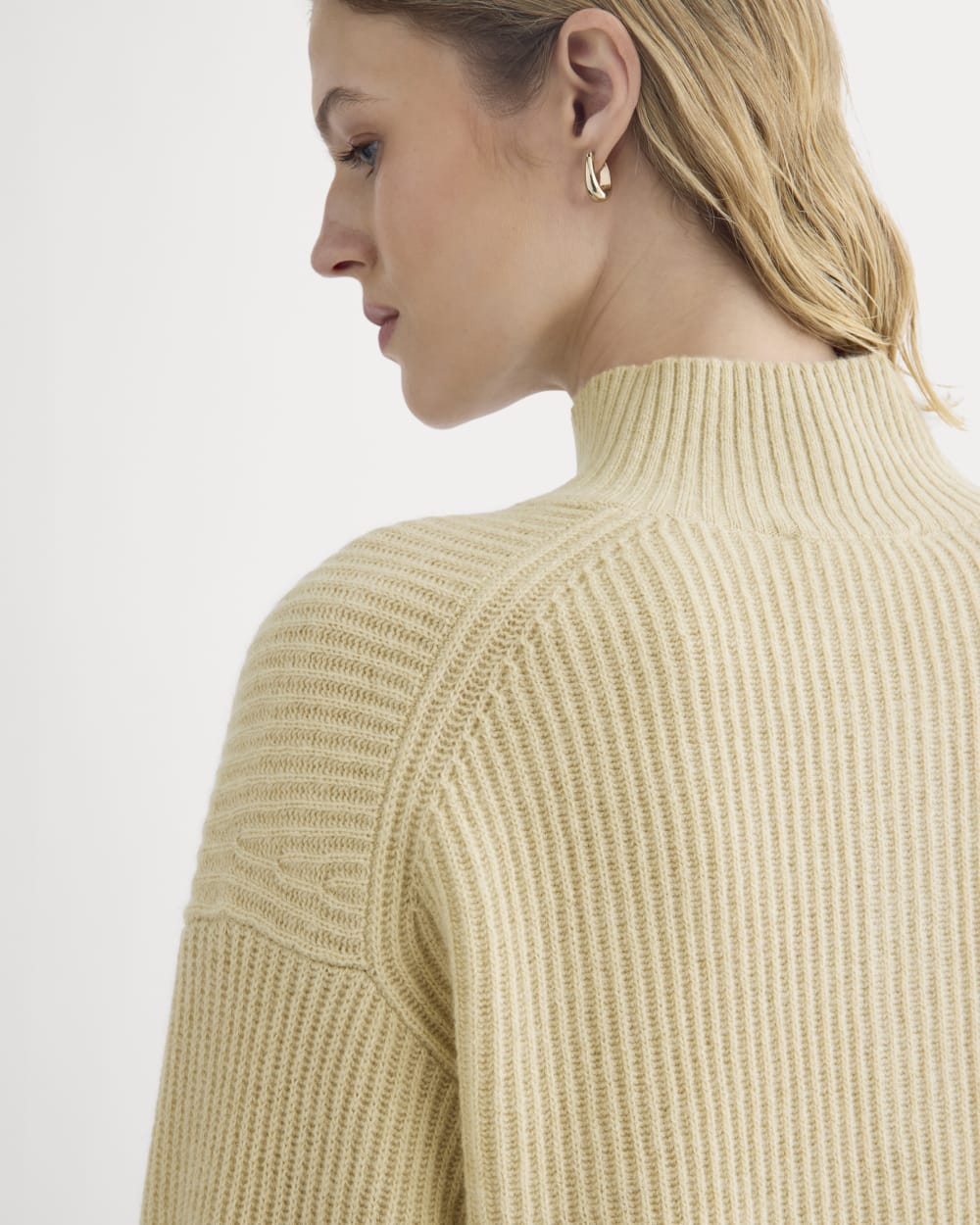 The Cocoon Henley in Wool Cashmere in Heather Light Camel — detail view