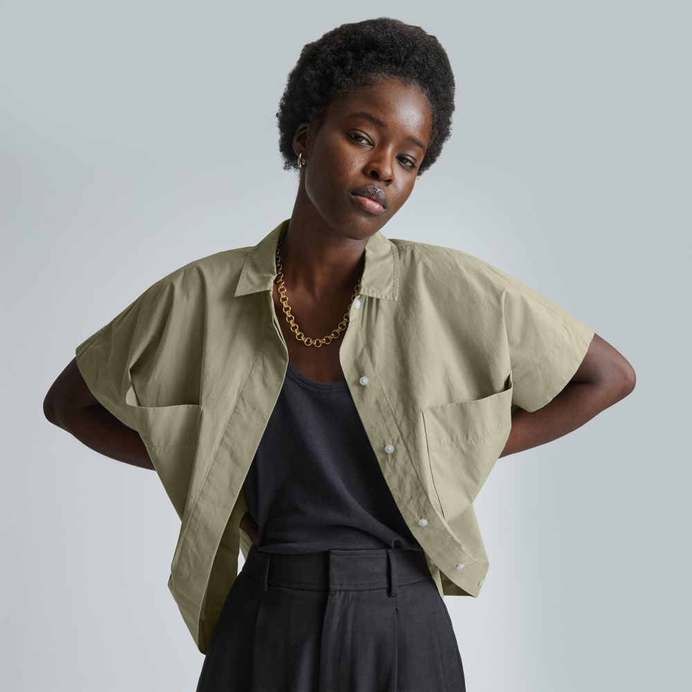 The Short-Sleeve Box Shirt in Seagrass — detail view