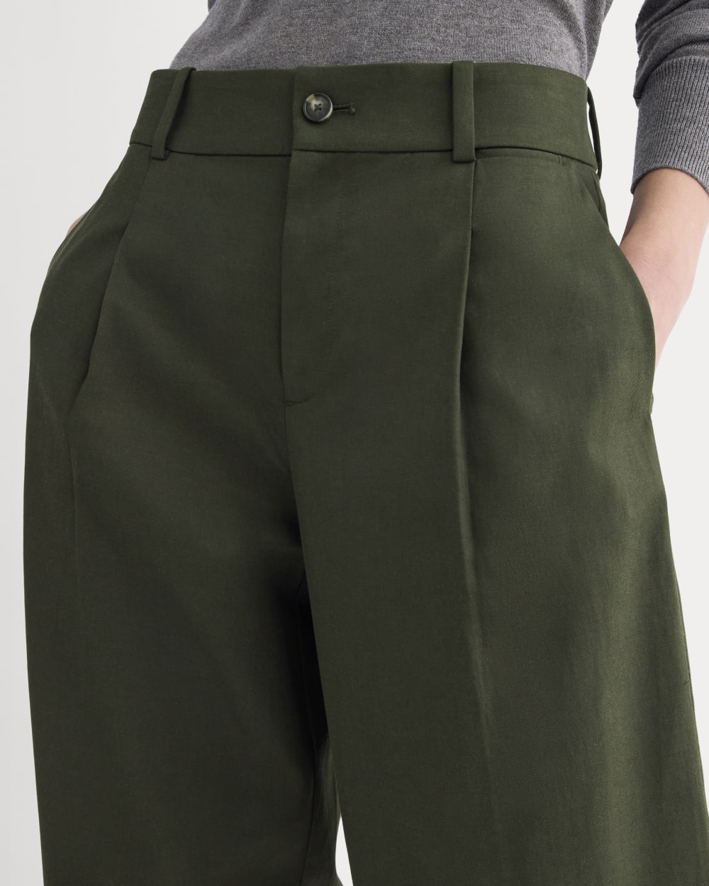 Wide-Leg Trouser in Buttersmooth in Dark Green — detail view