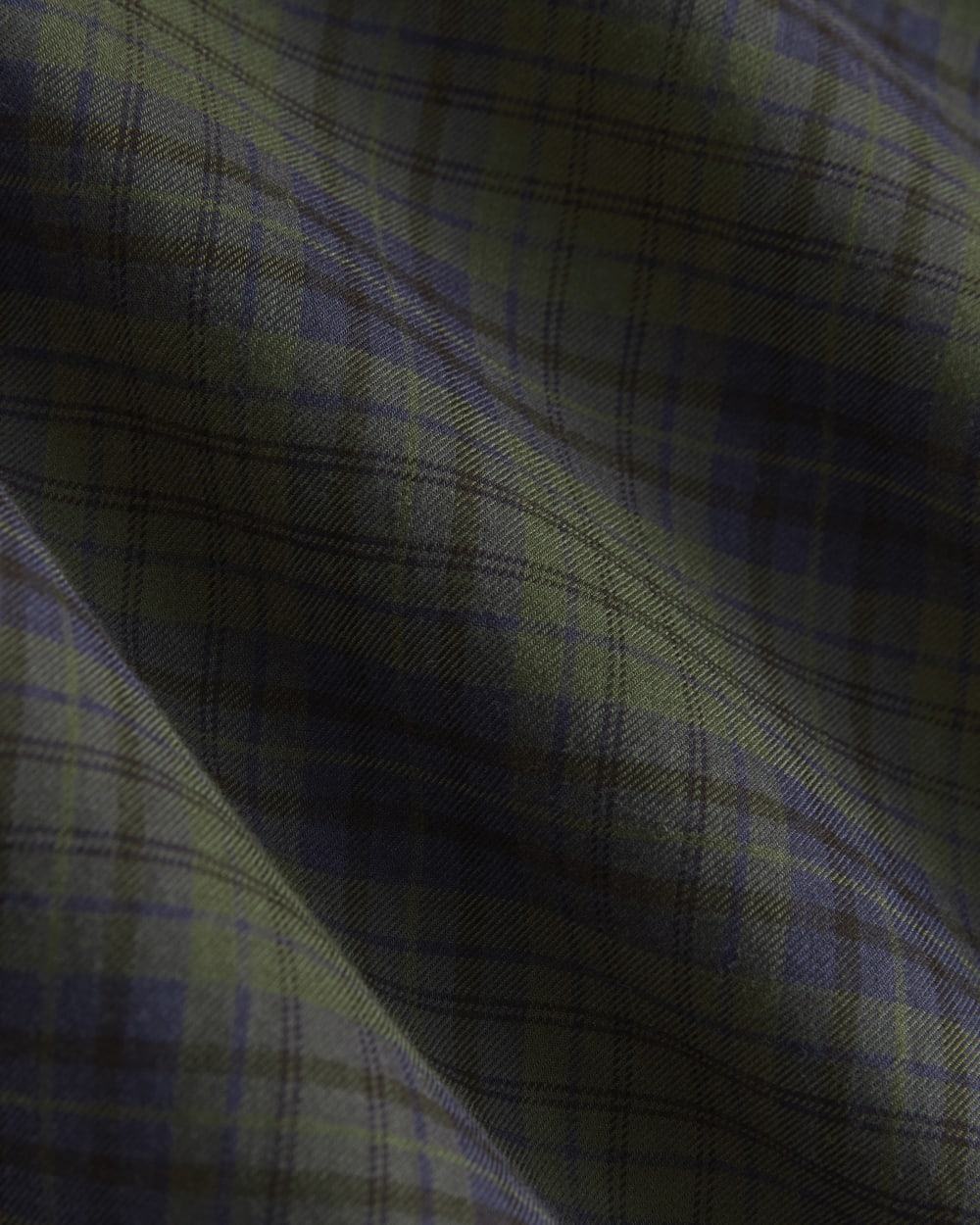 The Way-Short Shirt in Silky Cotton in Duffle Bag Plaid — detail view