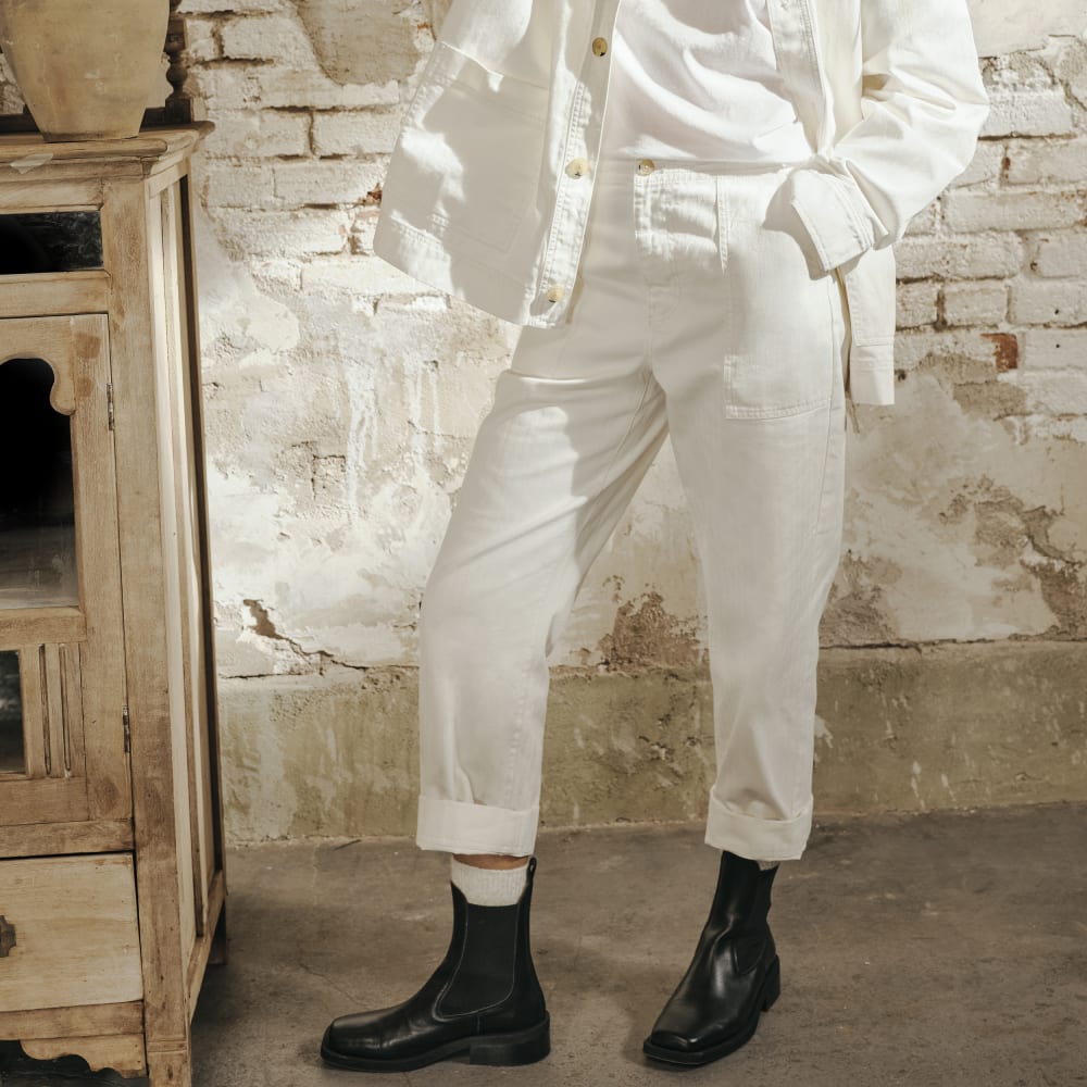 The Organic Cotton Herringbone Pant in Bone — detail view