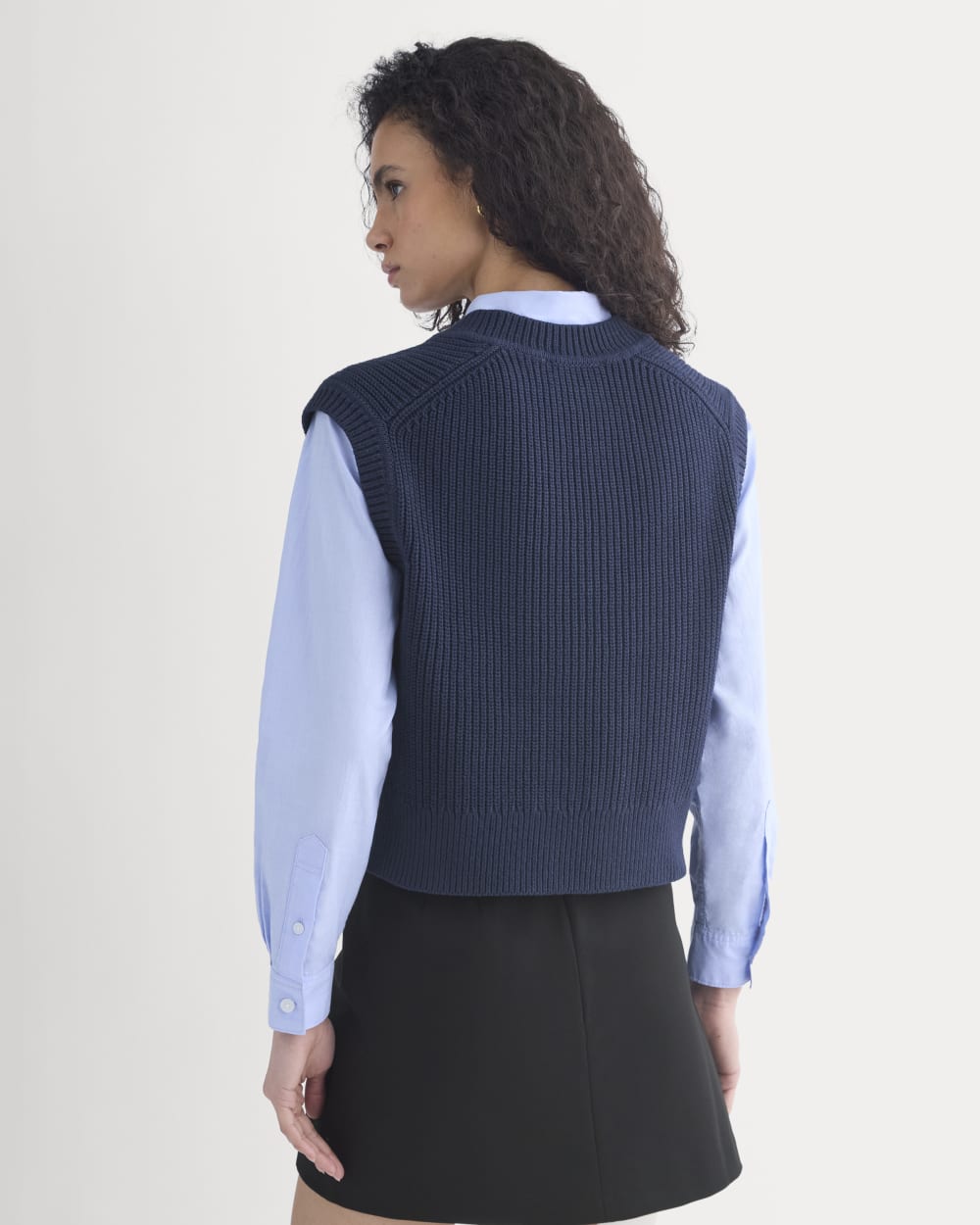 Ribbed V-Neck Vest in Everyday Cotton in Navy — detail view