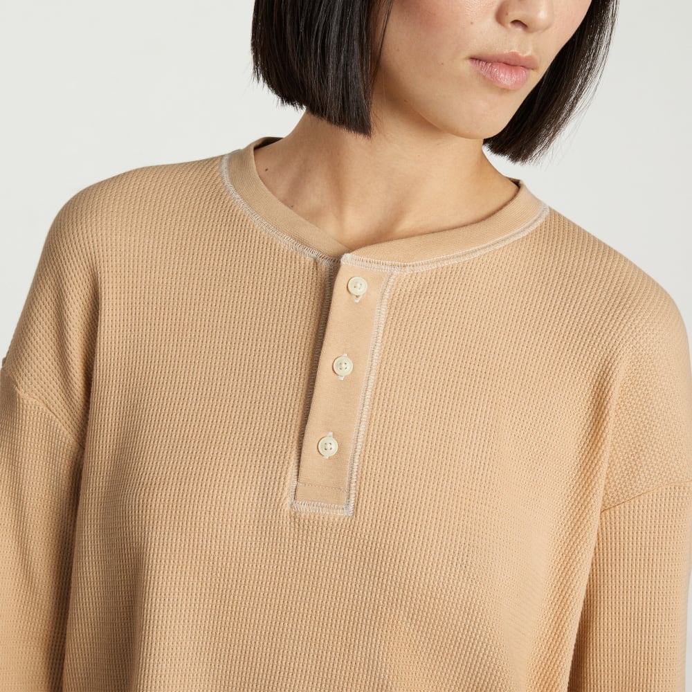 The Organic Cotton Waffle Henley in Sesame — detail view