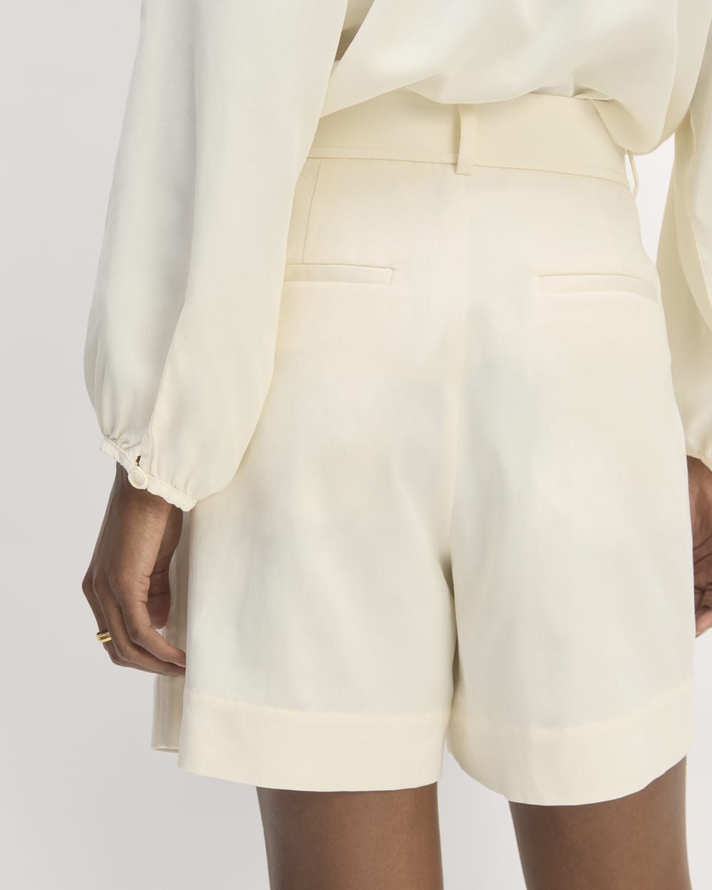 The Draper Short in Buttersmooth in Canvas — detail view