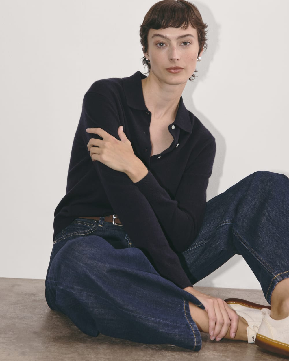 The Classic Polo in Cashmere in Navy — detail view