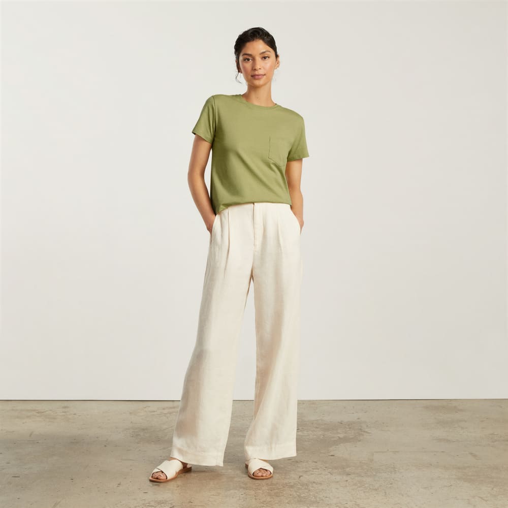 The Box-Cut Tee in Essential Cotton in Leek — detail view
