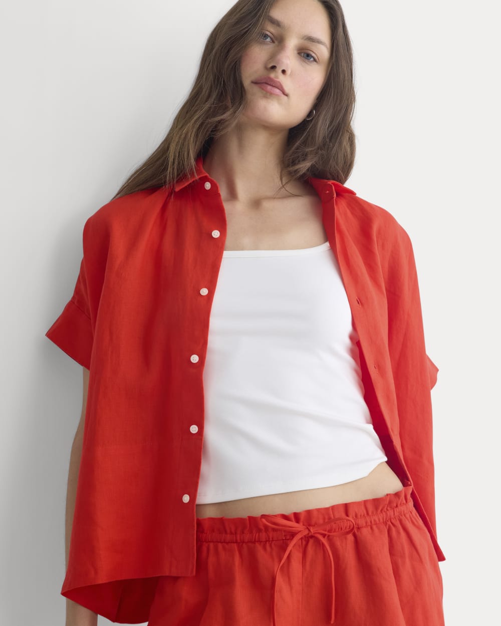 The Boxy Shirt in Linen in Fiery Red — front view