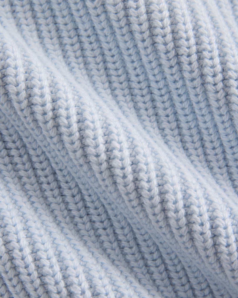 Ribbed V-Neck Vest in Everyday Cotton in Skywriting — detail view