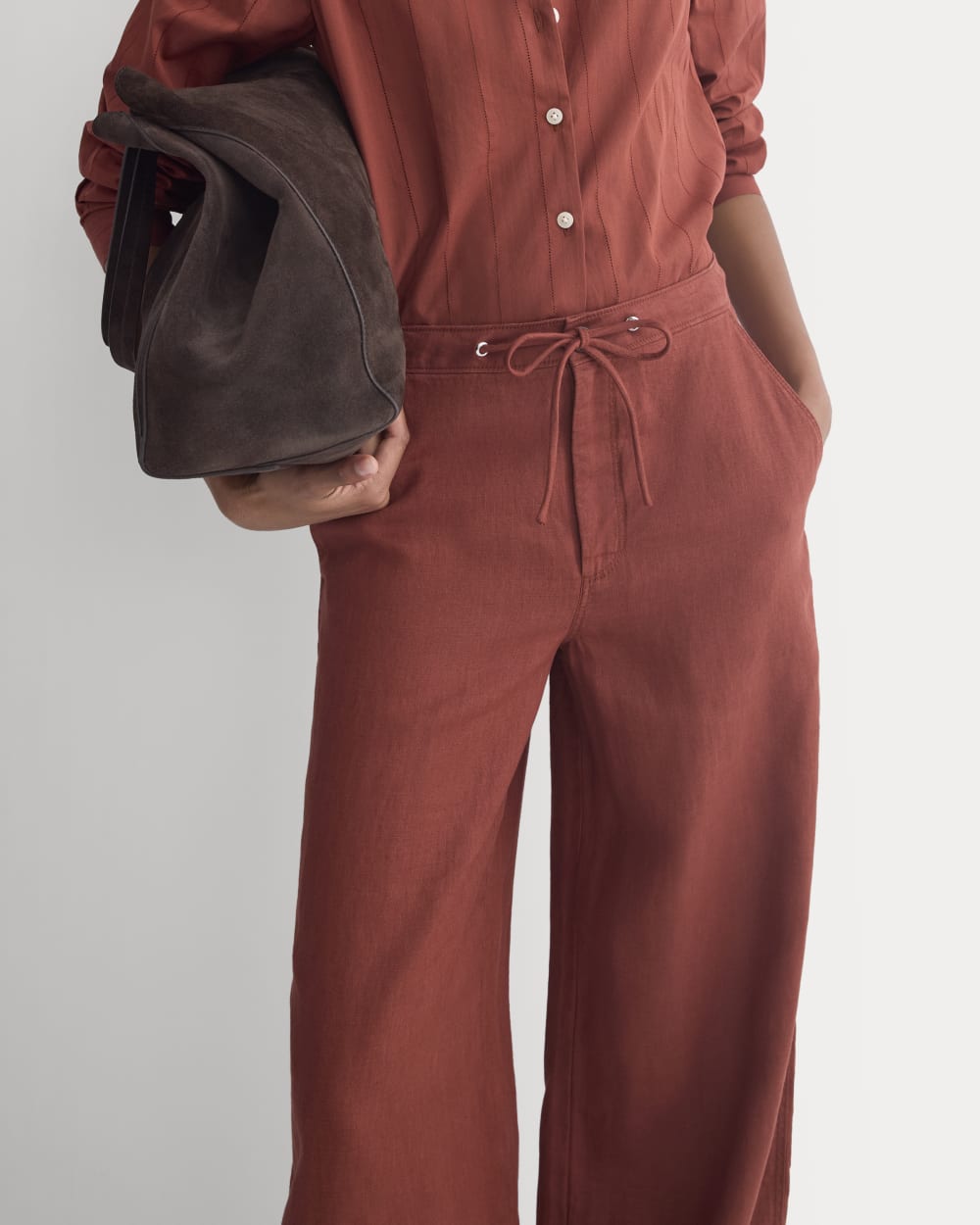 Wide-Leg Drawstring Pant in Linen in Henna Red — detail view