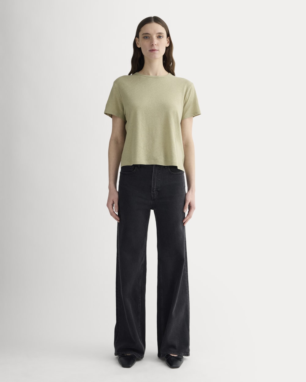 The Box-Cut Tee in Cotton Linen in Eucalyptus — detail view
