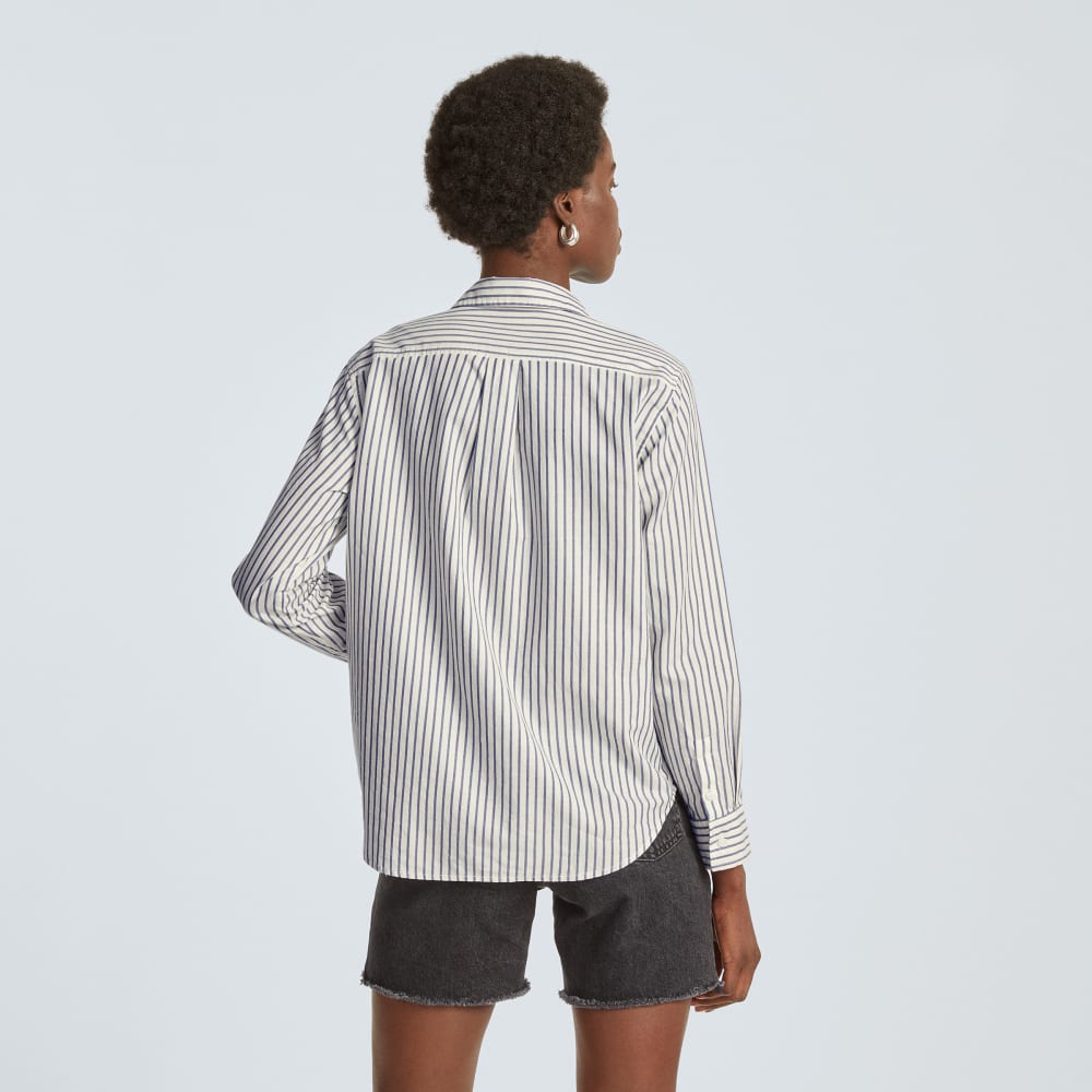 The Must-Have Shirt in Silky Cotton in Deep Blue / Canvas — detail view