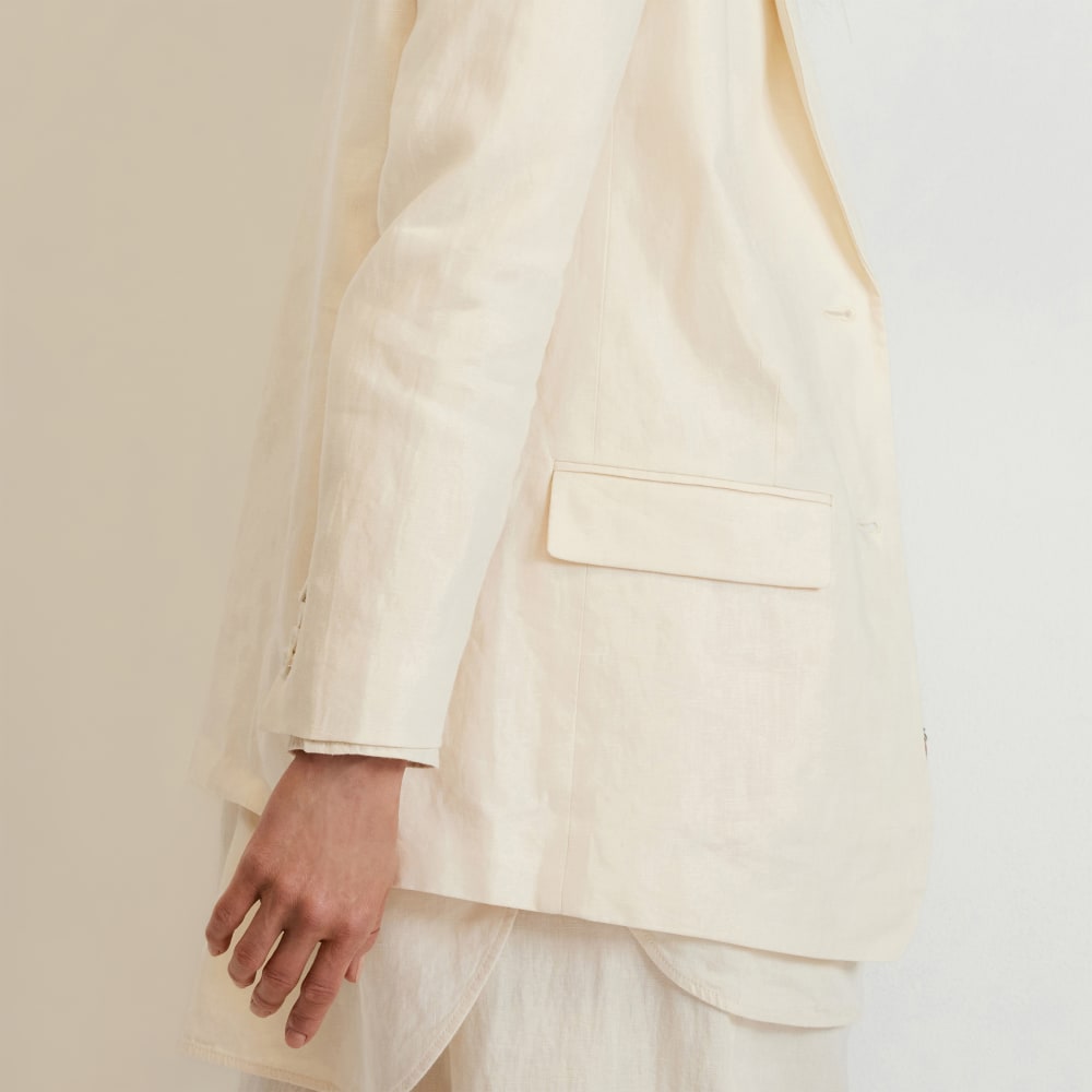 The Oversized Blazer in Linen in Canvas — detail view
