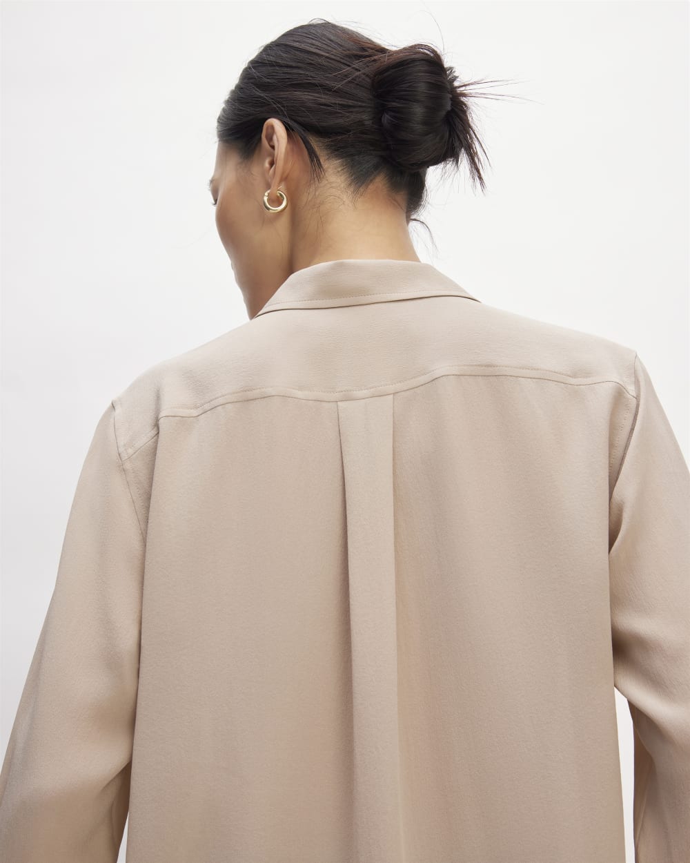 The Utility Shirt in Washable Silk in Burnt Sugar — detail view