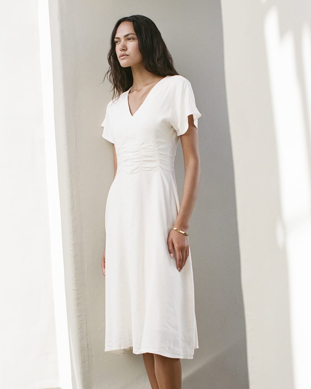 Cinched Dress in Stretch Linen in Bone — detail view