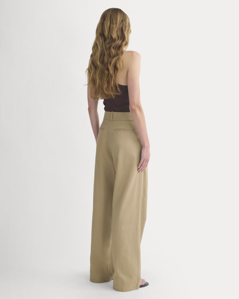 Wide-Leg Trouser in Buttersmooth in Ash Brown — detail view