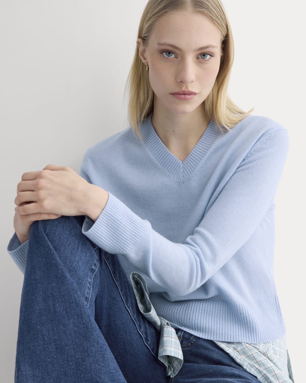 Cashmere Cropped High-V Sweater in Open Air Blue — detail view