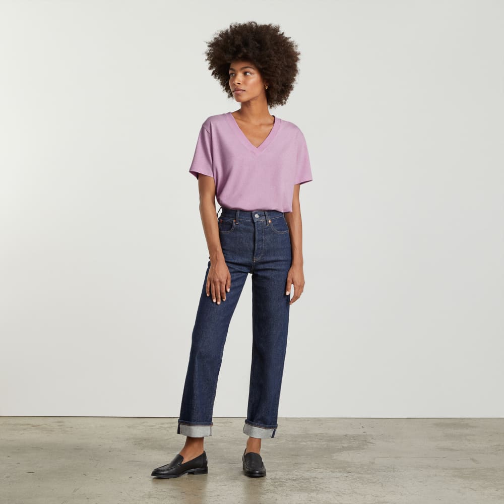 The Vintage V-Neck Hemp Tee in Lilac — detail view