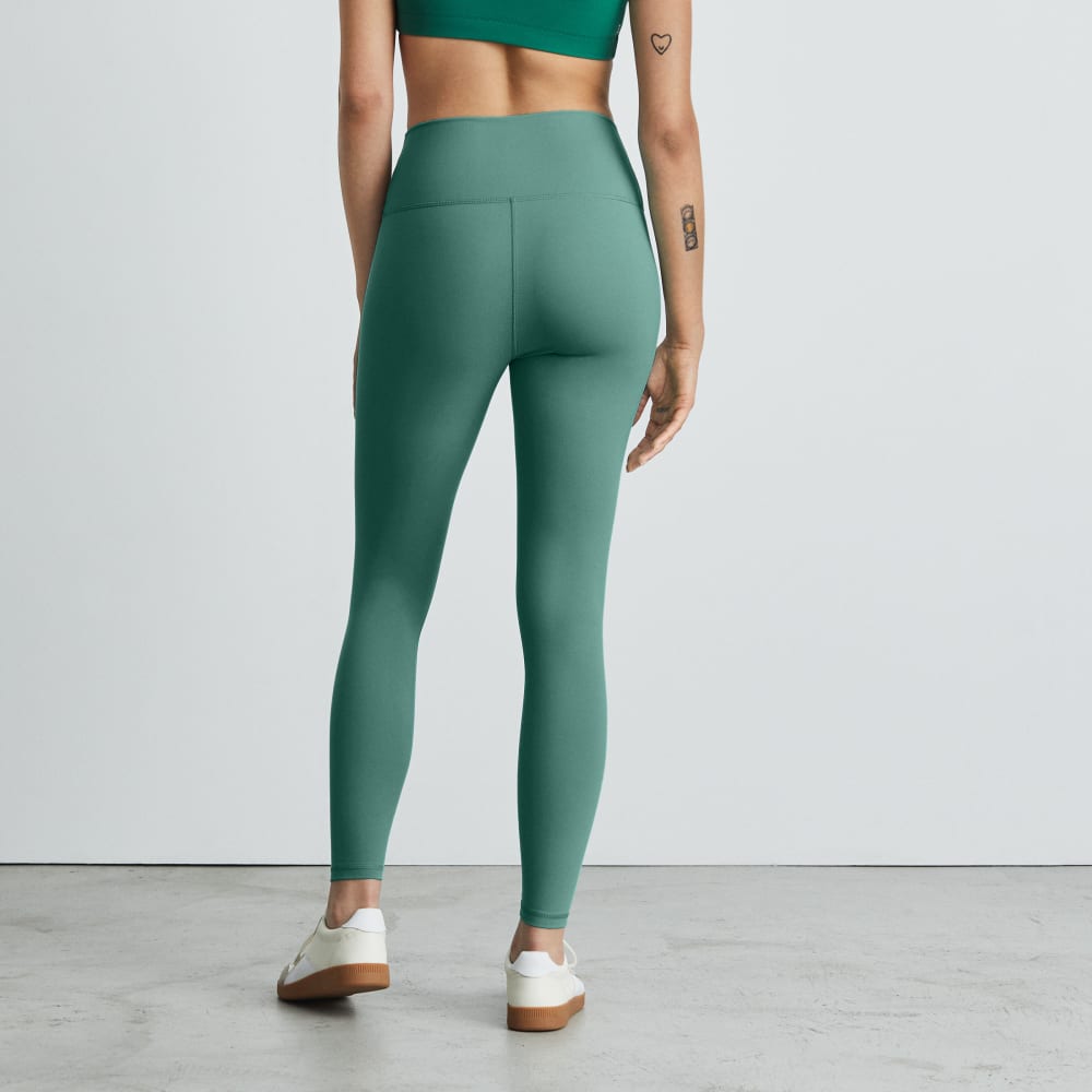 The Perform 24/7 Legging in Dark Mint — detail view