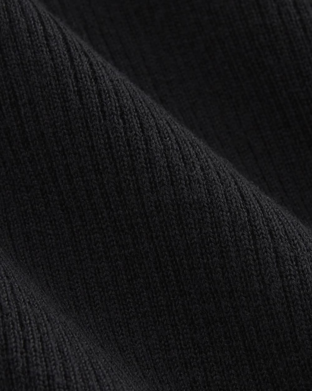 The Polo in Ultrasoft Merino in Black — detail view