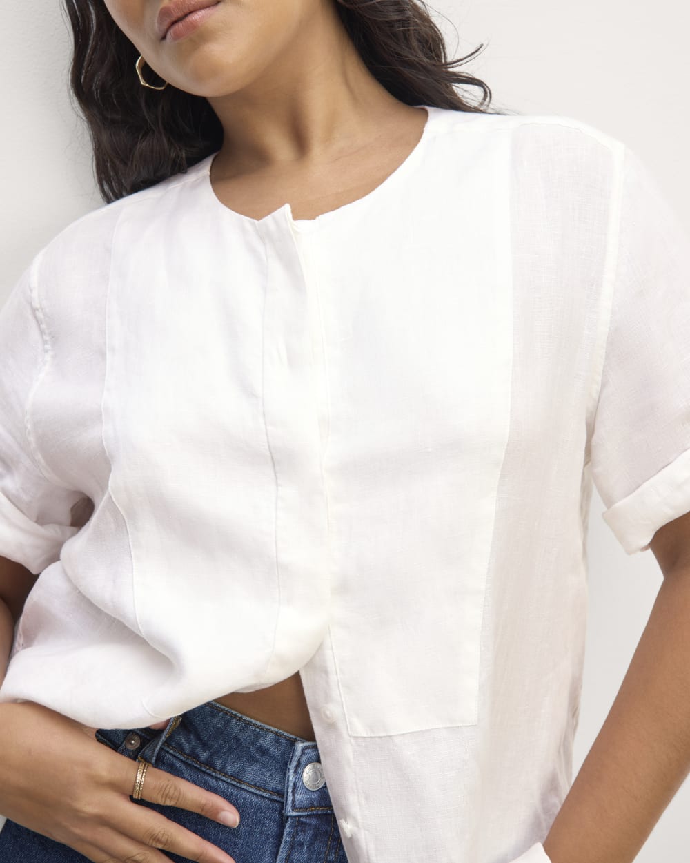 The Bib Shirt in Linen in White — detail view