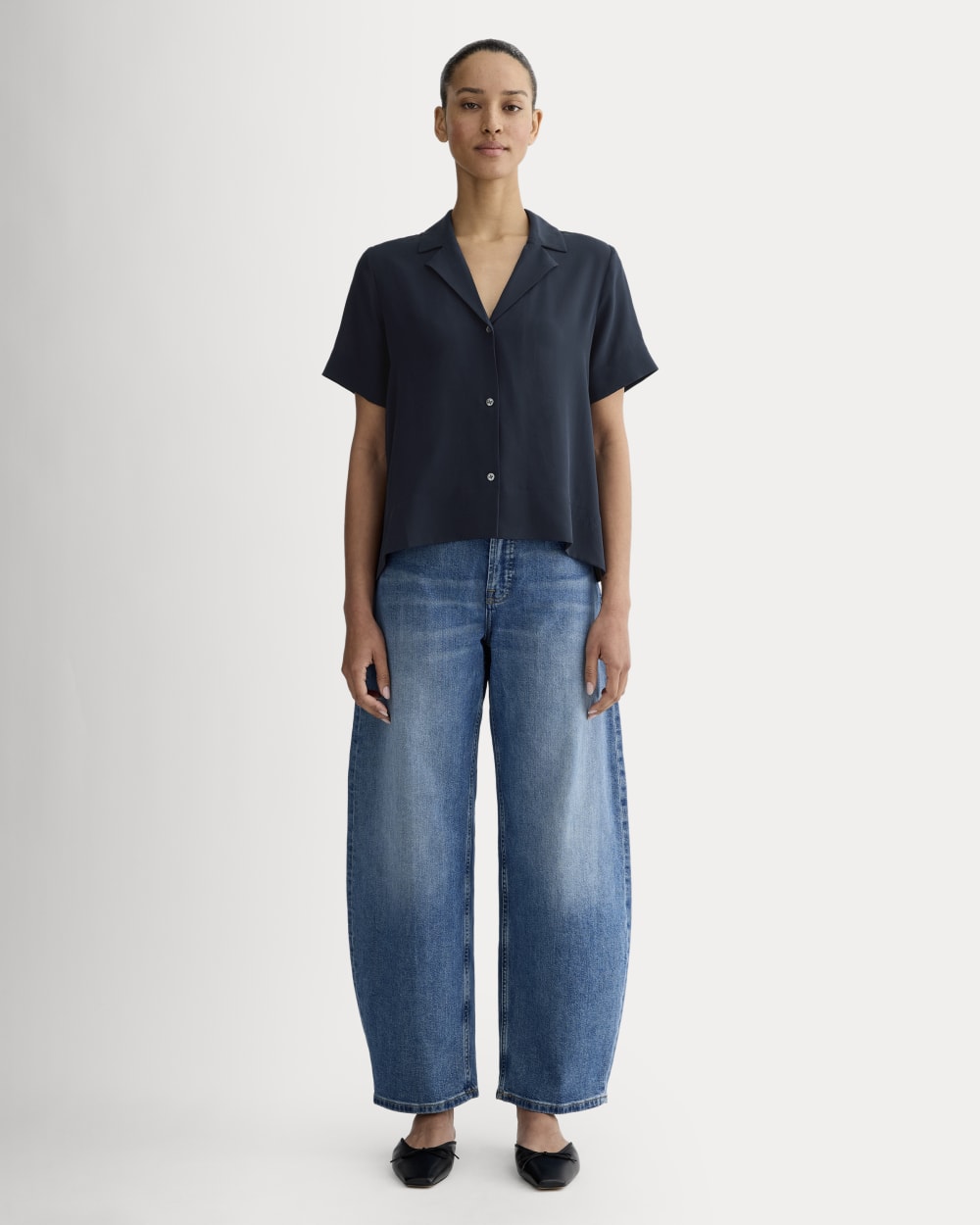 The Notch Shirt in Washable Silk in Navy — detail view