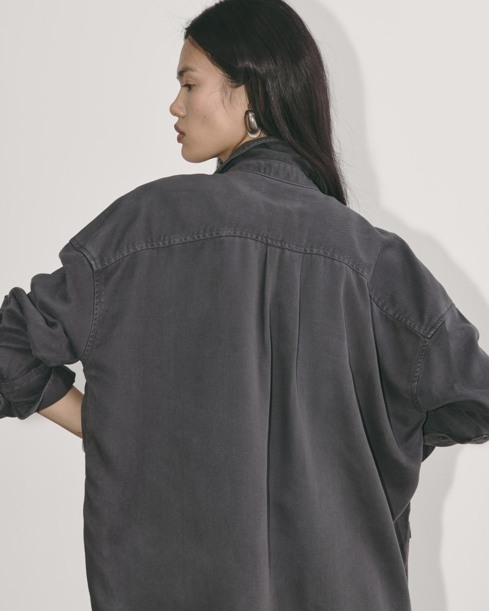The Boxy Overshirt in Buttersoft in Graphite — detail view