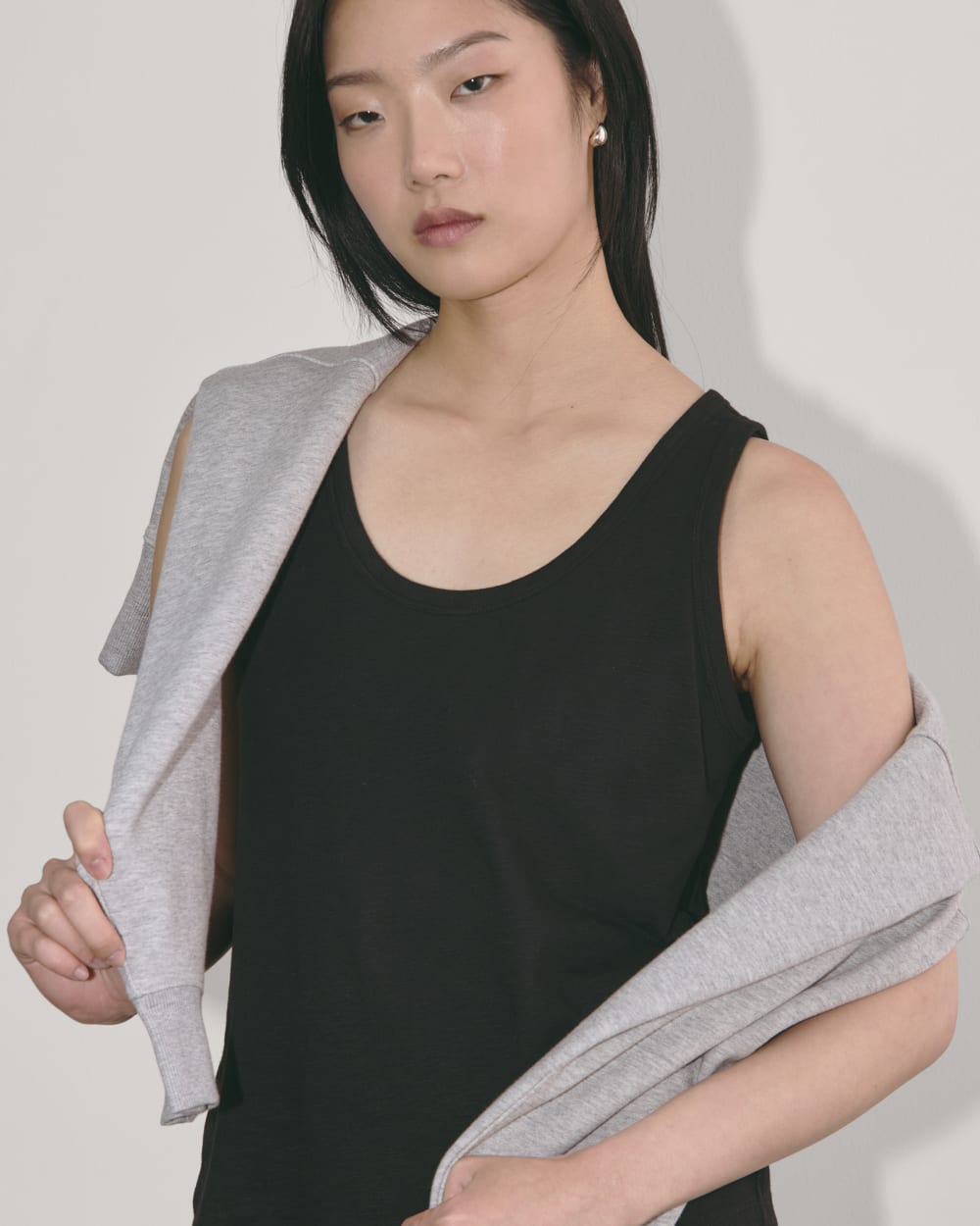 The Perform Tank in Black — detail view