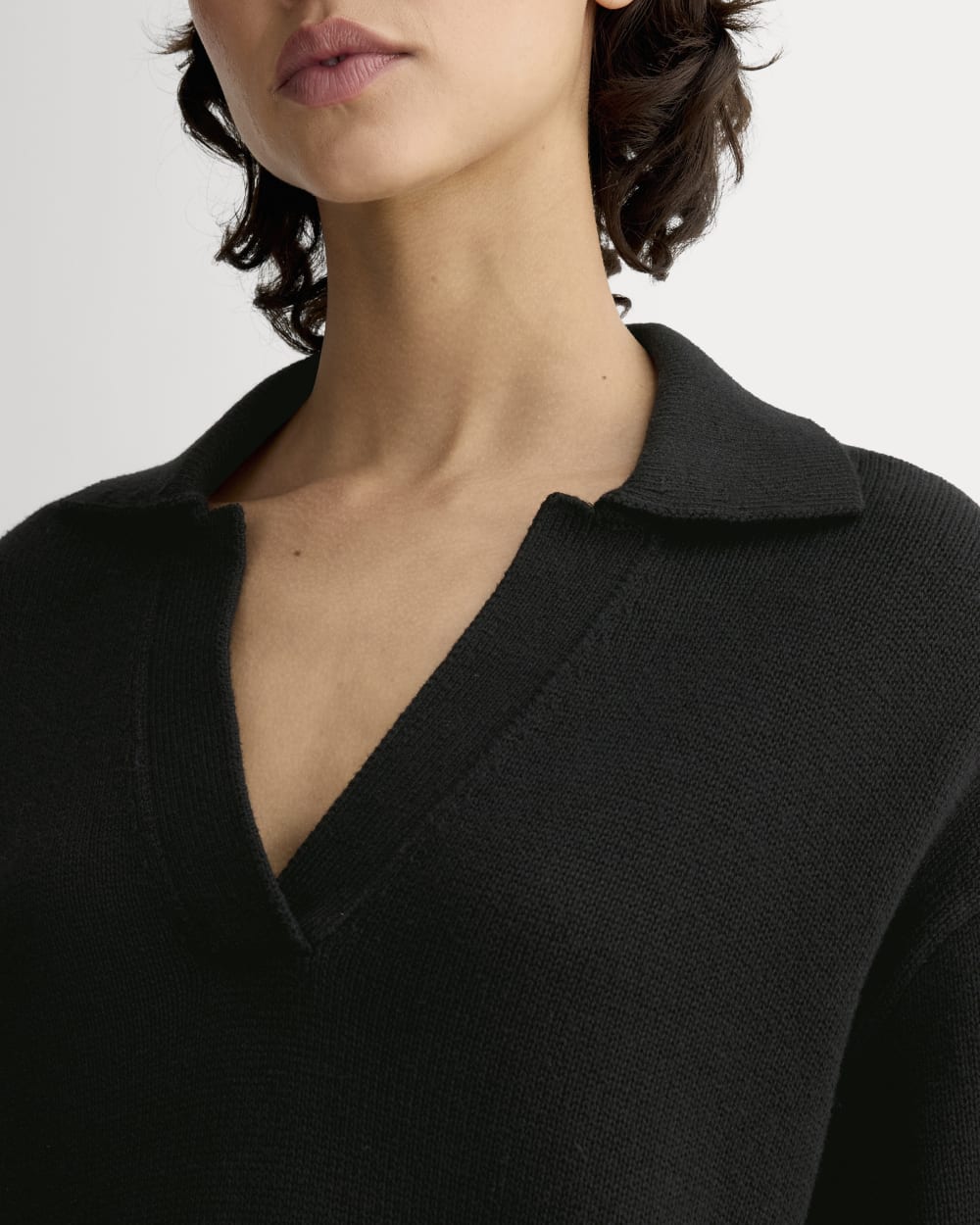 The Boxy Polo in Everyday Cotton in Black — detail view