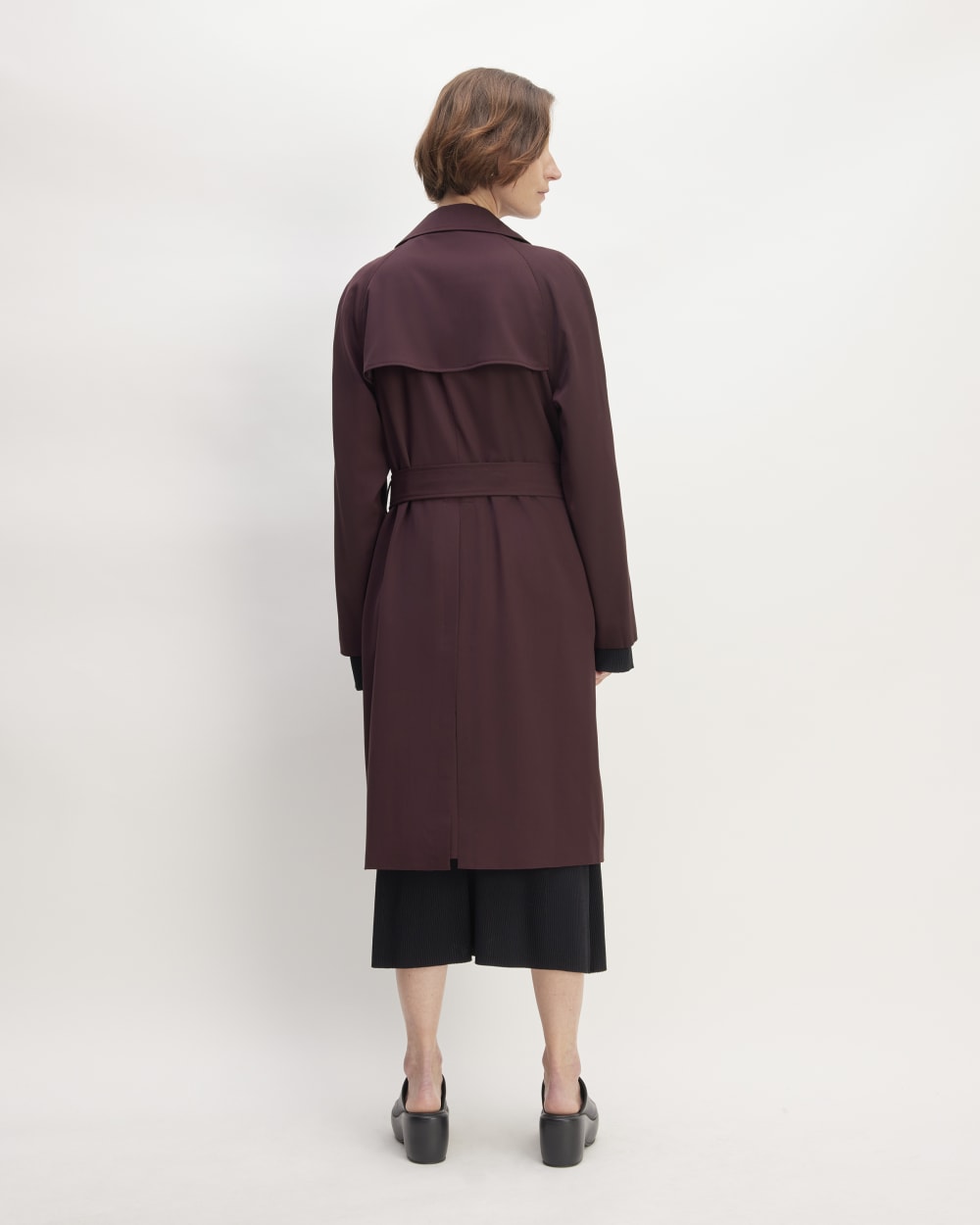 The Italian Wool Modern Trench in Burgundy — detail view