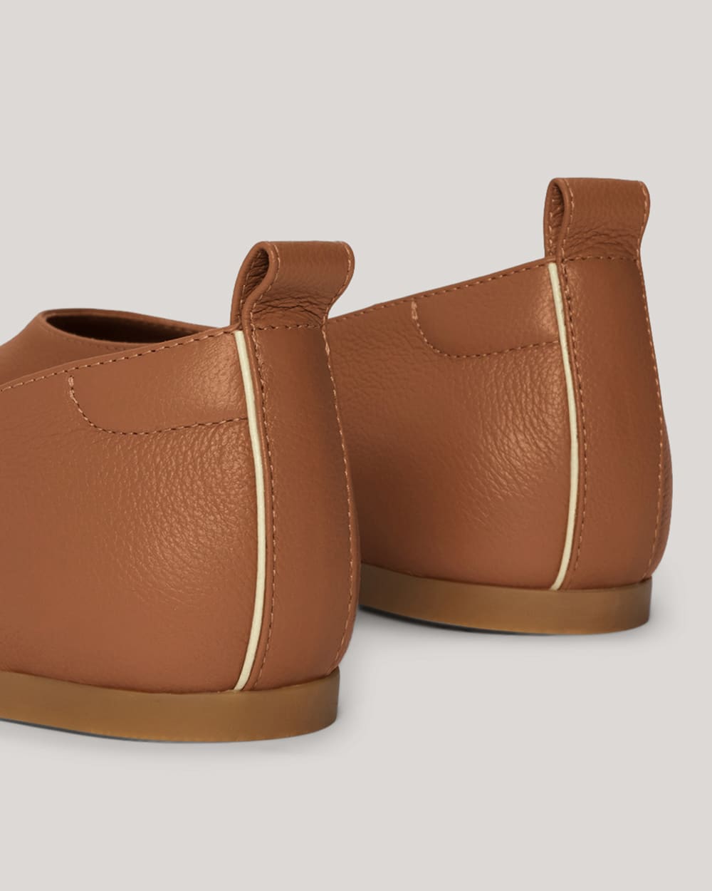 The Day Glove in Narrow Fit in Toasted Almond — detail view