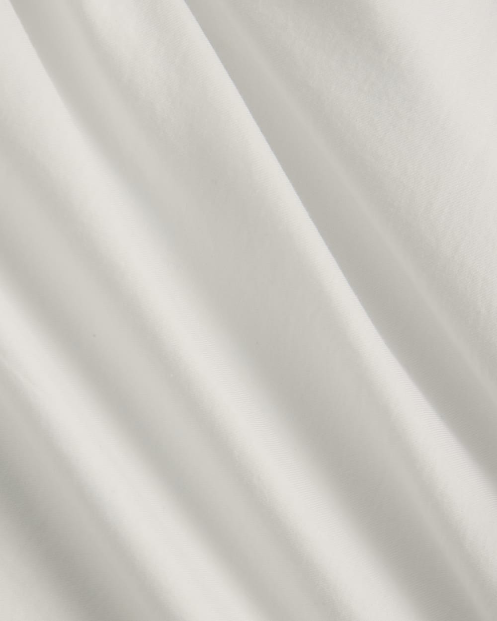 The Way-Short Shirt in Silky Cotton in White — detail view