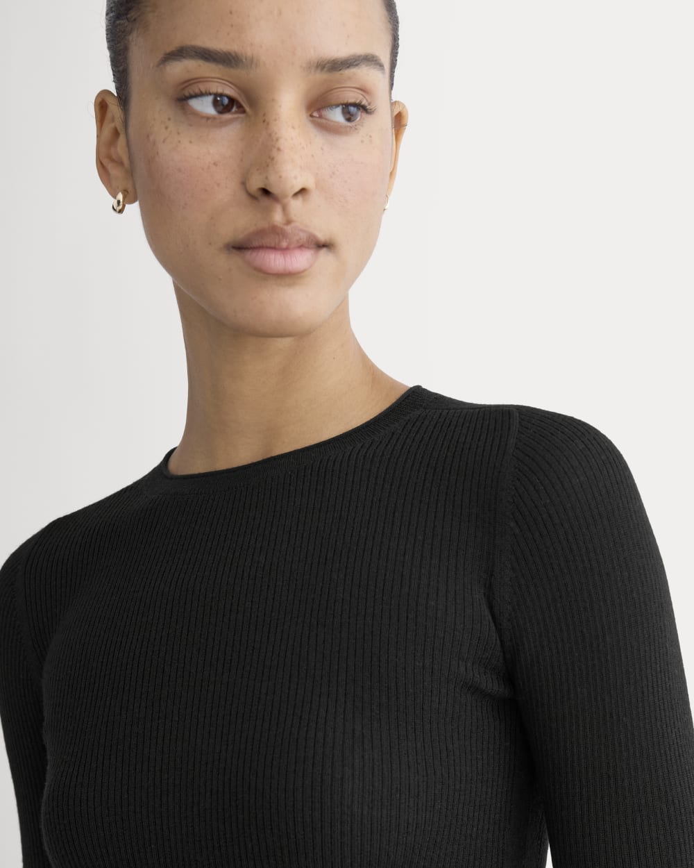 The Cropped Crew Top in Ultrafine Merino in Black — detail view