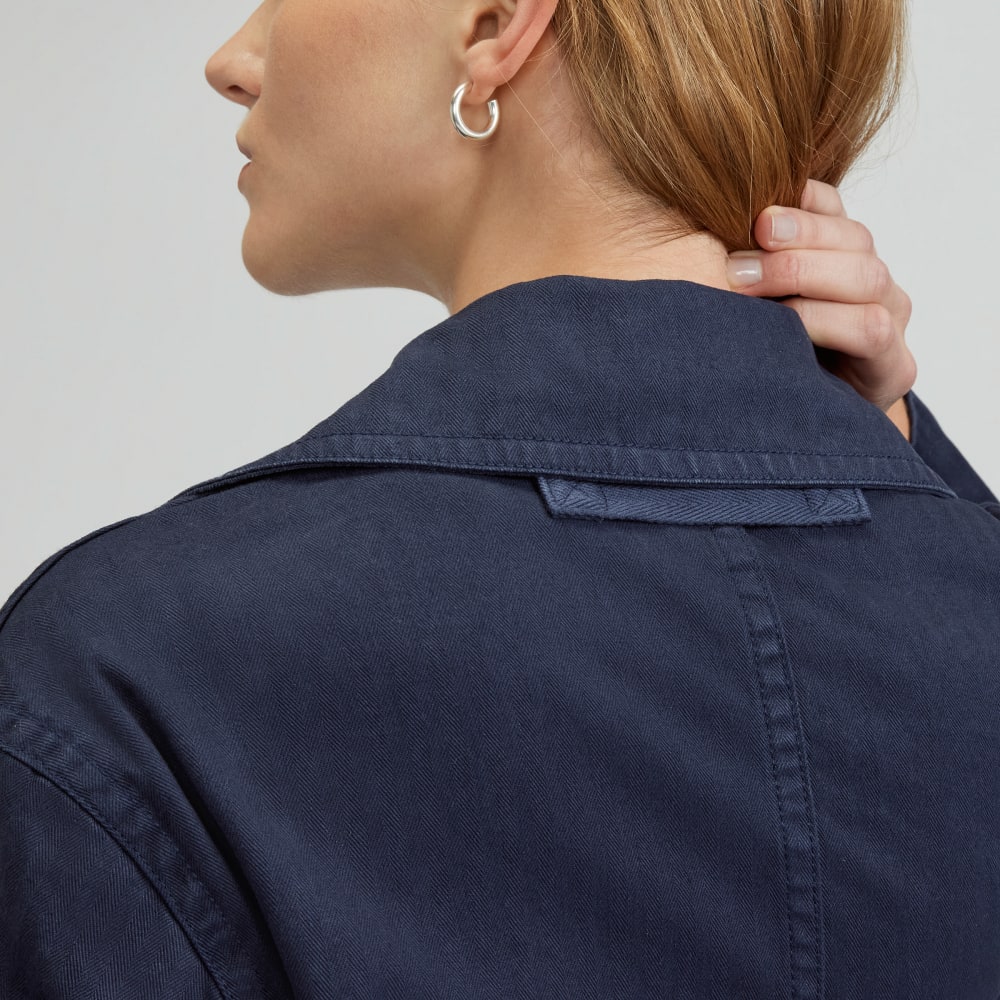 The Organic Cotton Herringbone Jacket in Navy — detail view