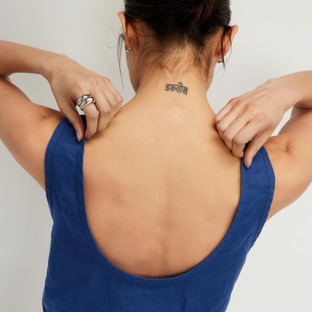 The Scoop Tank in Linen in Mazarine Blue — detail view
