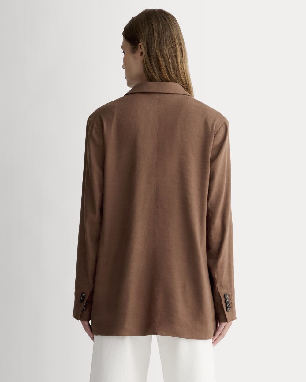 The Oversized Blazer in Stretch Linen in Cedarwood — detail view