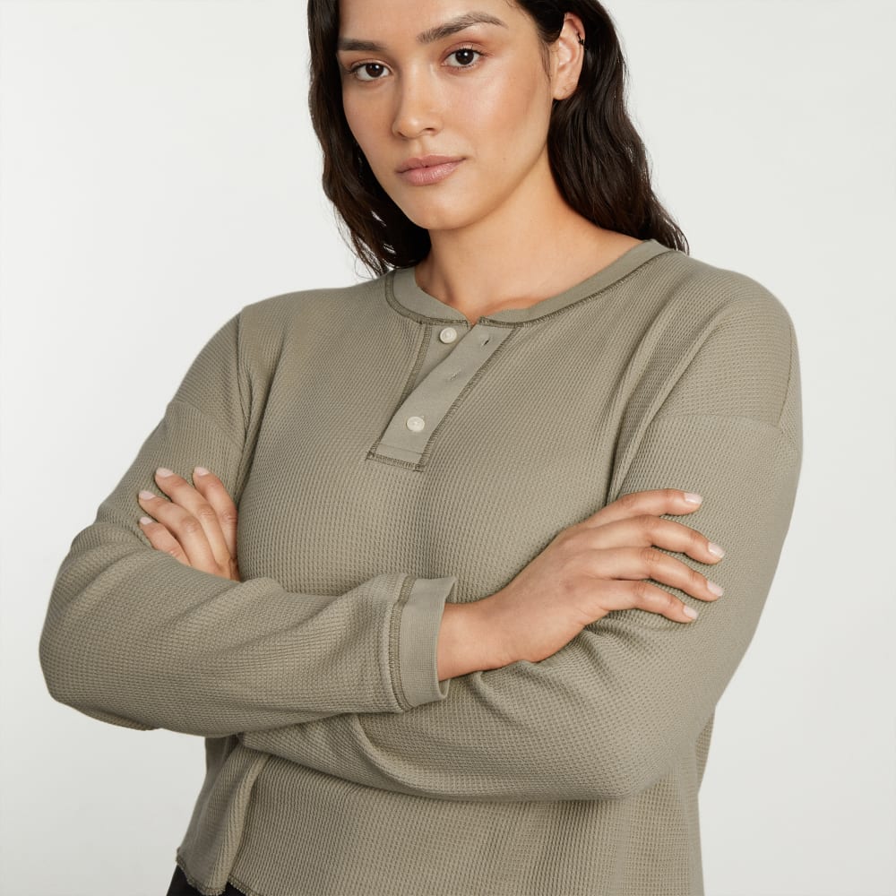 The Organic Cotton Waffle Henley in Field Green — alternate view