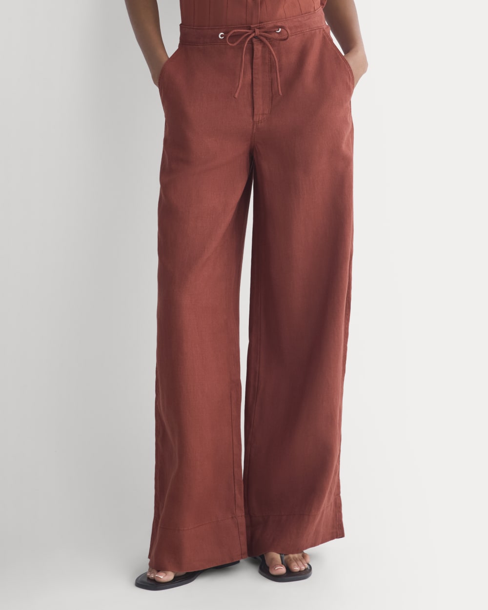 Wide-Leg Drawstring Pant in Linen in Henna Red — detail view
