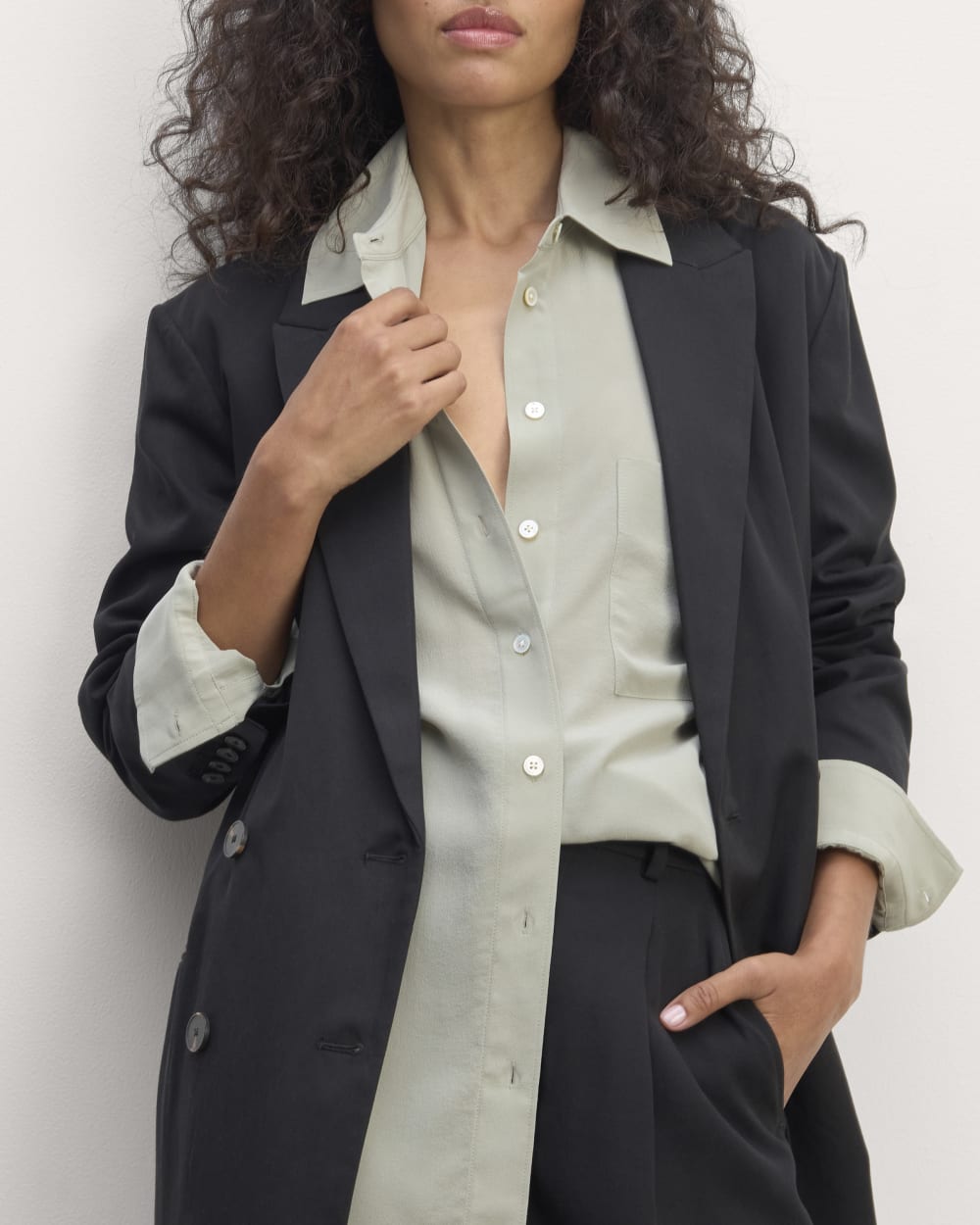 The Boyfriend Shirt in Washable Silk in Seagrass — detail view
