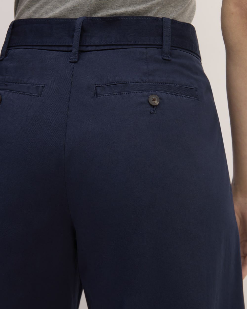 The Pleated Wide-Leg Chino in Navy — detail view