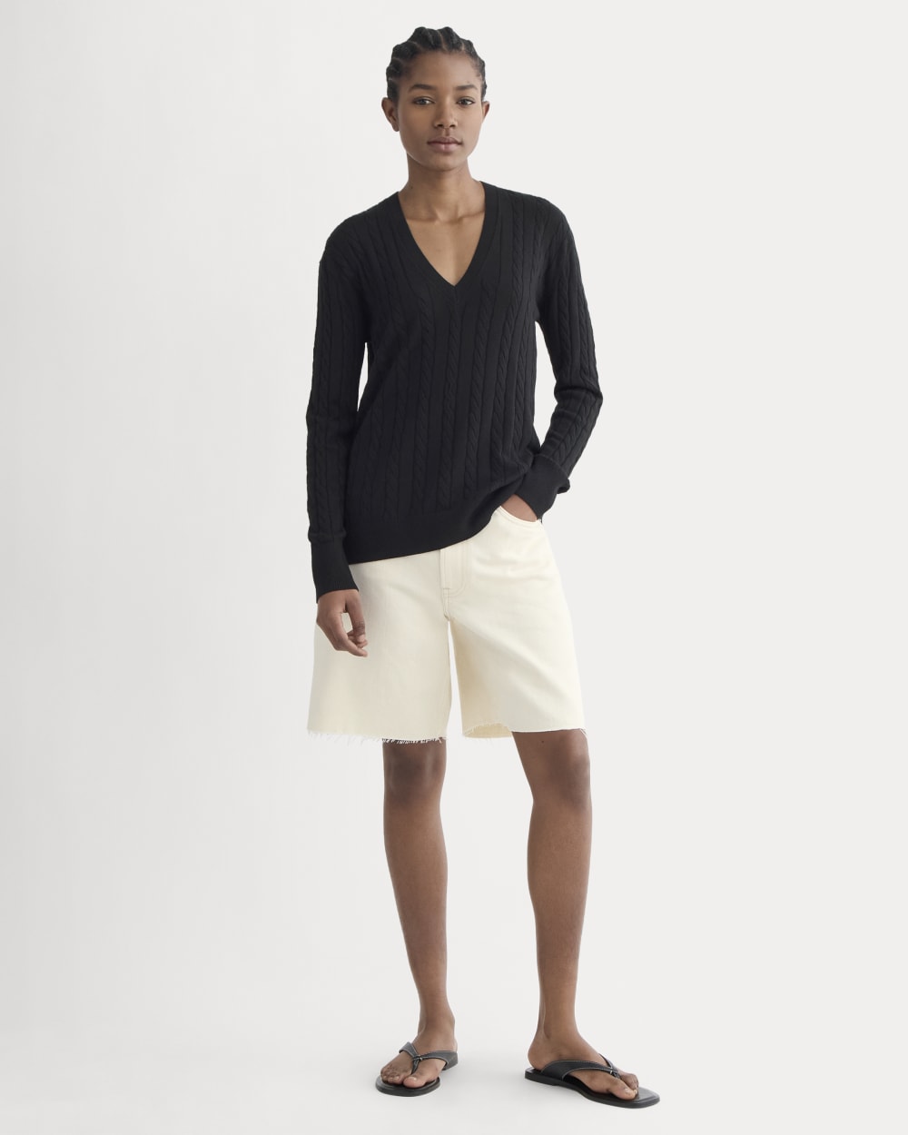 The Cable V-Neck in Cotton Cashmere in Black — detail view