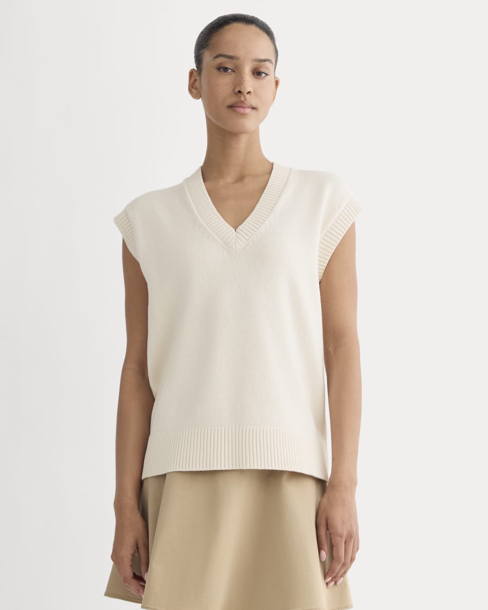 The Boxy Vest in Everyday Cotton in Canvas — front view