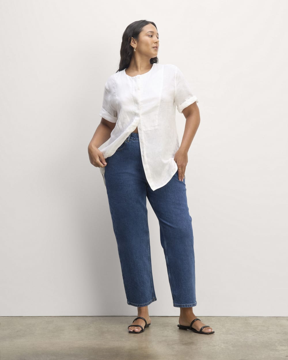 The Bib Shirt in Linen in White — detail view