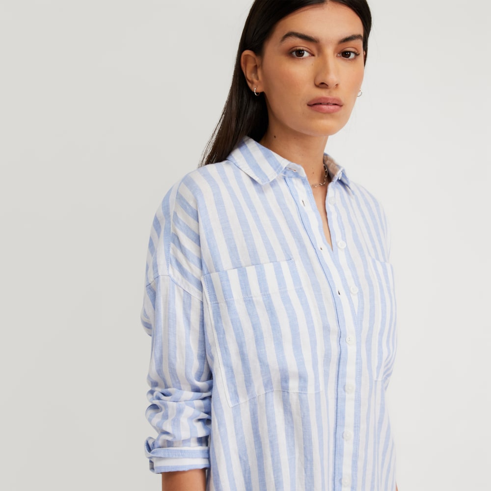 The Way-Long Linen Shirt in Blue / White — detail view