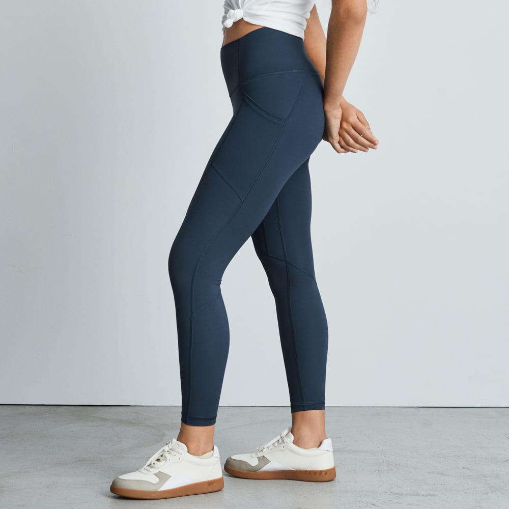 The Perform Pocket Legging in Atlantic — detail view